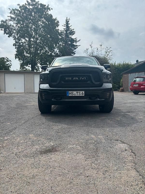 Schwarz Gebraucht 2018 Dodge Ram Abholung | 42.500 € (Teuer) - Bild 1/4