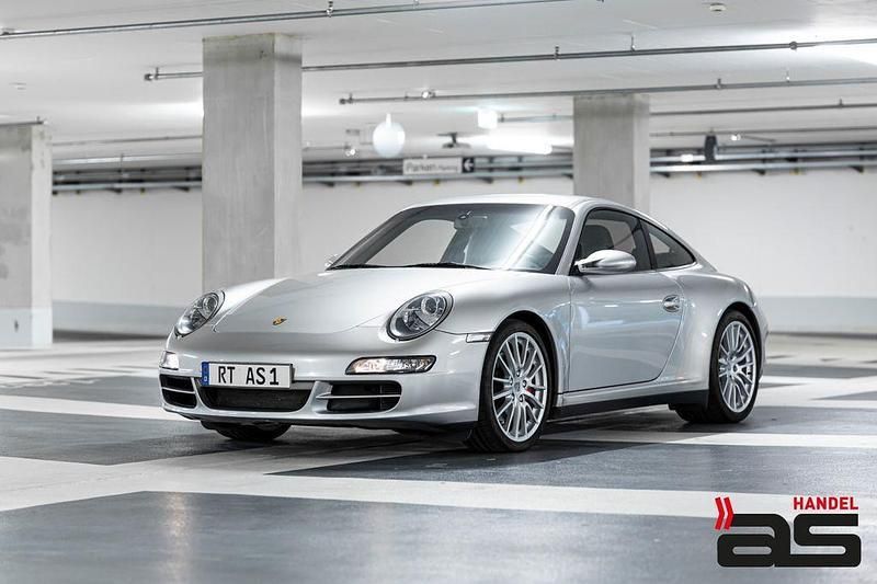Silber Gebraucht 2006 Porsche 911 Carrera 4S Coupé | 55.890 € (Fairer Preis) - Bild 1/4
