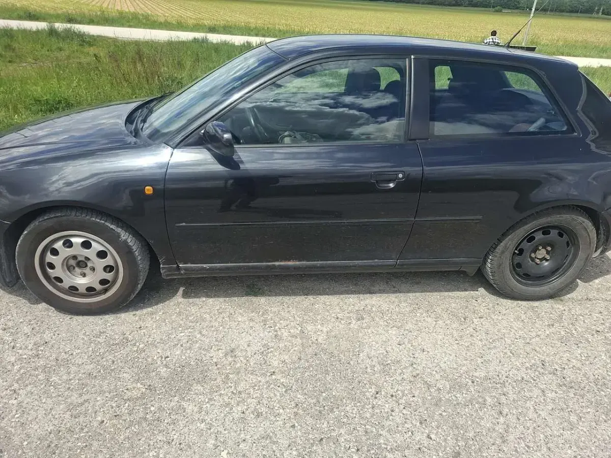 Gebraucht Audi A3 Attraction 101 PS (74 kW) 1997 Schwarz Kleinwagen