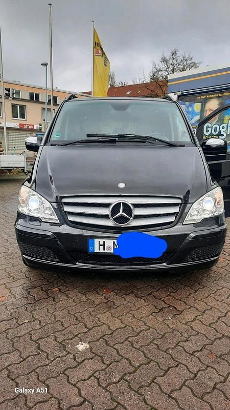 Schwarz Gebraucht 2011 Mercedes Viano Van / Kleinbus | 14.300 € (Fairer Preis) - Bild 1/4