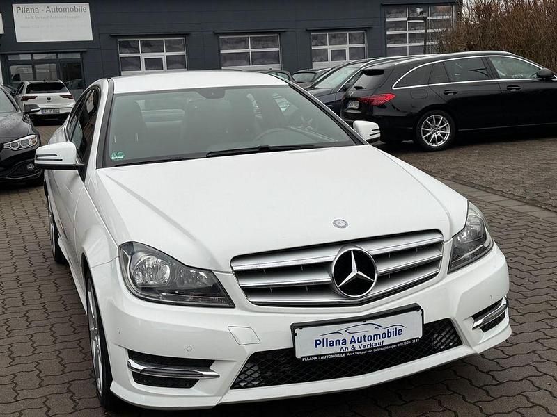 Weiß Gebraucht 2014 Mercedes C180 AMG line Coupé | 12.299 € - Bild 1/4