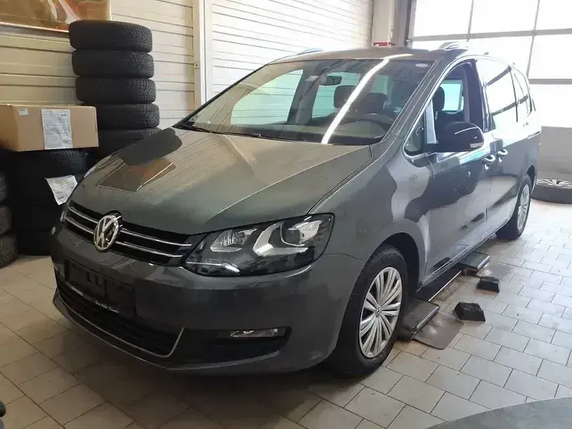Gebraucht VW Sharan Active 150 PS (110 kW) 2022 Grau Van / Kleinbus