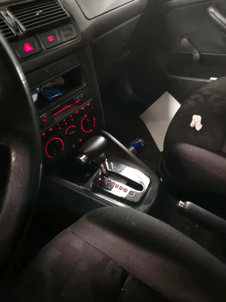 Gebraucht VW Golf IV 106 PS (77 kW) 2000 Schwarz Kleinwagen
