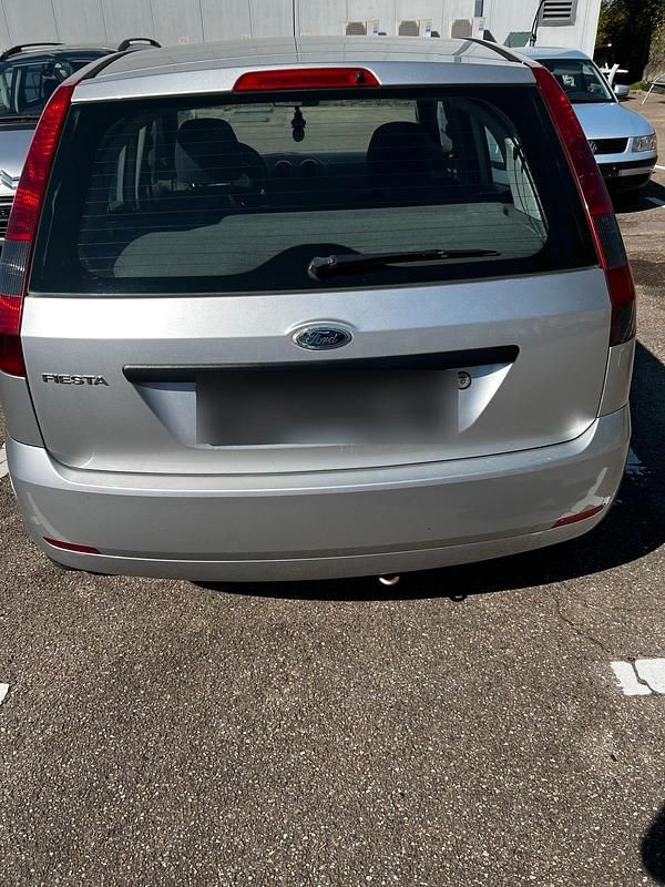 Usata Ford Fiesta 80 CV (58 kW) 2003 Grigio Utilitaria