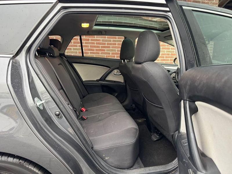 Gebraucht Toyota Avensis Skyview Edition 147 PS (108 kW) 2019 Grau Kombi