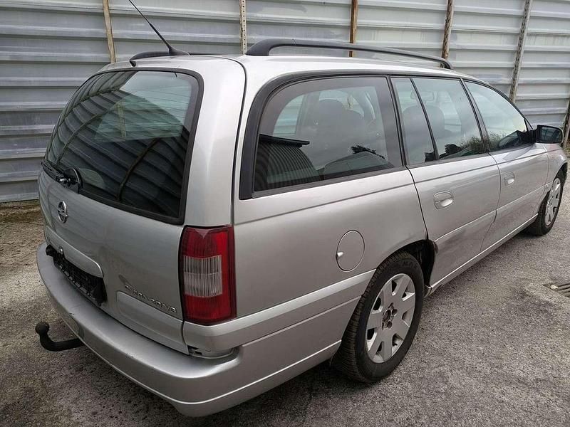 Gebraucht Opel Omega 211 PS (155 kW) 2000 Silber Kombi