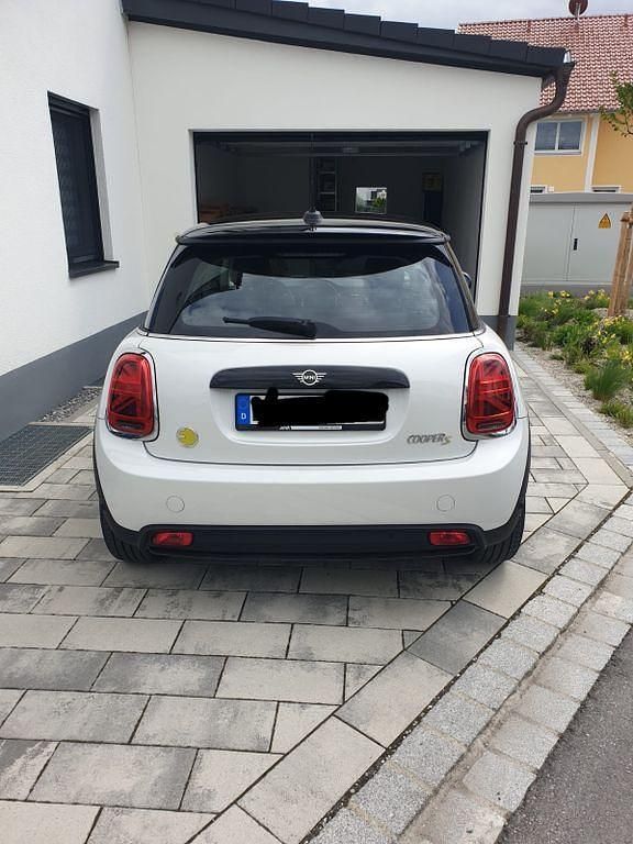 Gebraucht Mini Cooper SE Classic 135 kW (184 PS) 2023 Weiß Kleinwagen