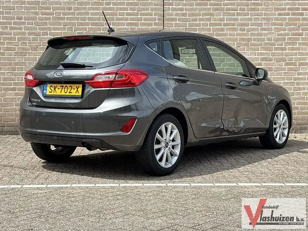 Gebraucht Ford Fiesta Titanium 101 PS (74 kW) 2018 Grau Kleinwagen