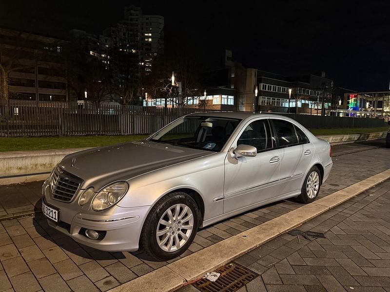Silber Gebraucht 2006 Mercedes 220 Limousine | 4.200 € - Bild 1/4