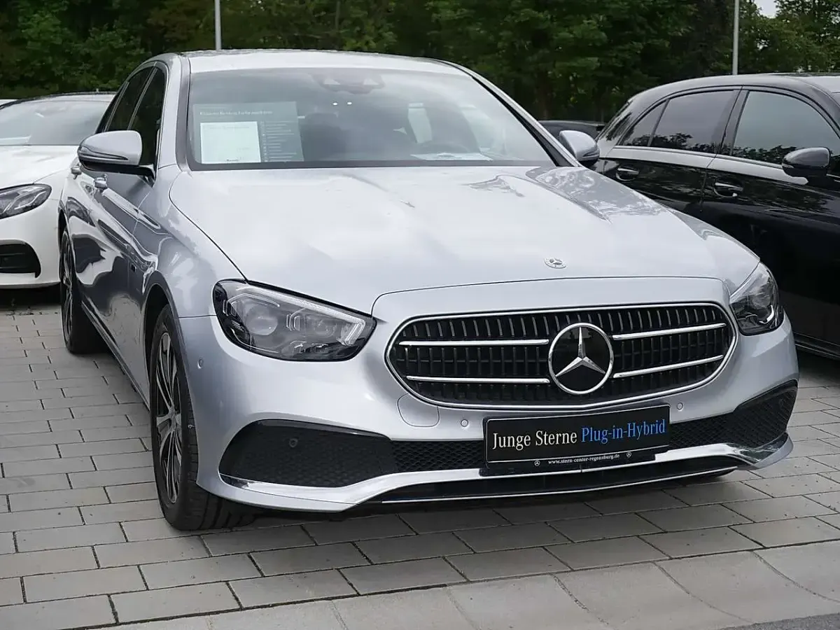 Gebraucht Mercedes E300 Avantgarde 320 PS (235 kW) 2021 Metalliclack hightechsilber Limousine