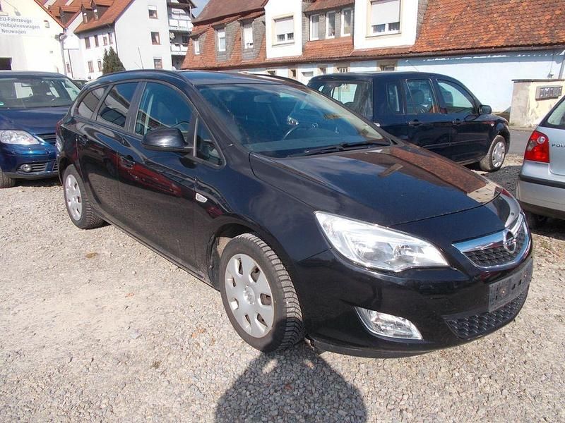 Gebraucht Opel Astra Design Edition 116 PS (85 kW) 2011 Schwarz Kombi