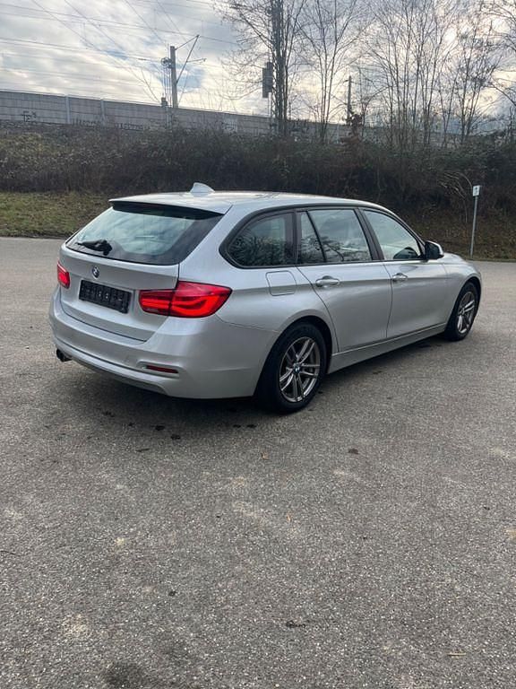 Gebraucht BMW 320 190 PS (139 kW) 2017 Grau Kombi