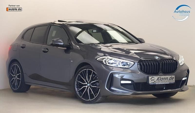Grau Gebraucht 2021 BMW 118 M Sport Kleinwagen | 22.999 € (Fairer Preis) - Bild 1/4
