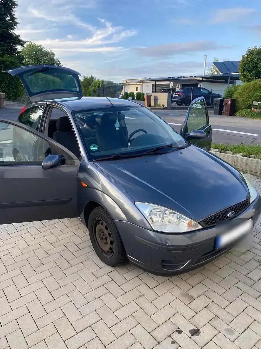 Gebraucht Ford Focus Ambiente 101 PS (74 kW) 2004 Grau Kleinwagen