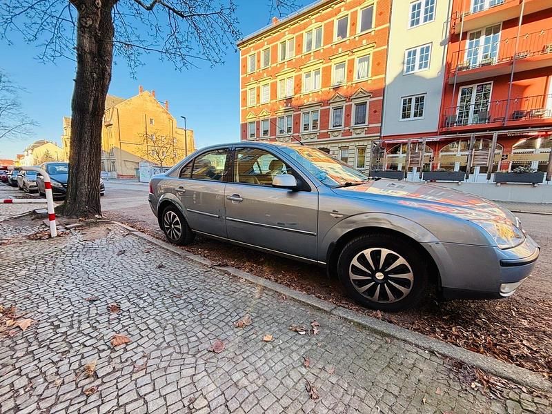 Gebraucht Ford Mondeo 125 PS (91 kW) 2003 Blau Limousine