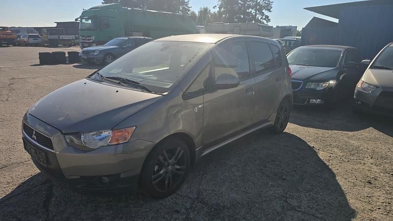 Grau Gebraucht 2010 Mitsubishi Colt Limousine | 2.699 € (Fairer Preis) - Bild 1/4