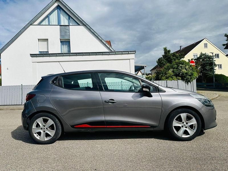 Grau Gebraucht 2014 Renault Clio IV LIMITED Kleinwagen | 4.400 € (Guter Preis) - Bild 1/4