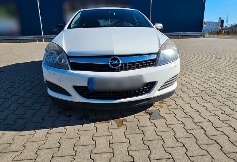 Weiß Gebraucht 2009 Opel Astra GTC Edition Limousine | 2.399 € (Fairer Preis) - Bild 1/4