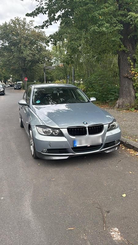 Silber Gebraucht 2005 BMW 320 Limousine | 2.490 € (Superpreis) - Bild 1/4
