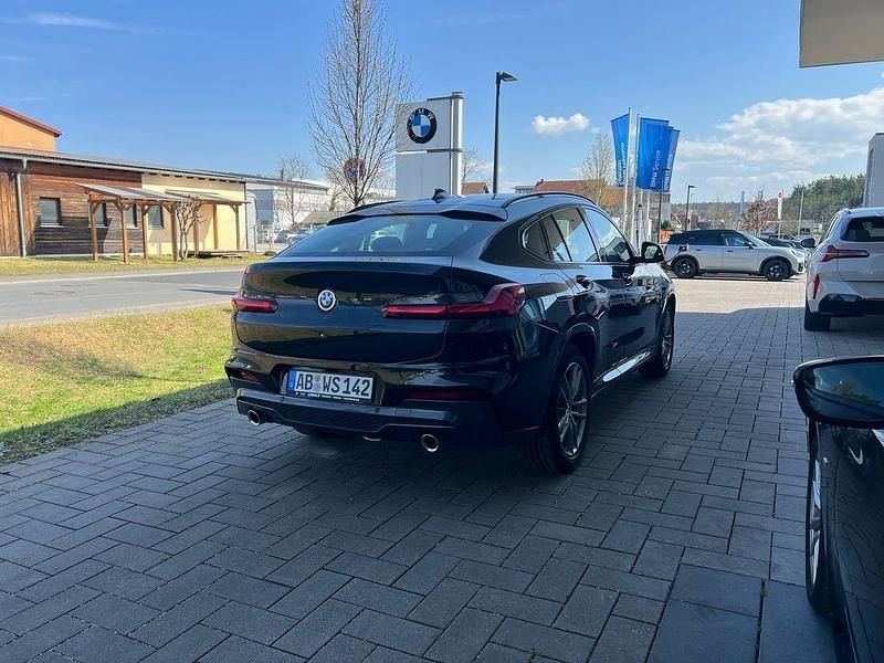 Gebraucht BMW X4 M Sport 190 PS (139 kW) 2020 Saphirschwarz SUV