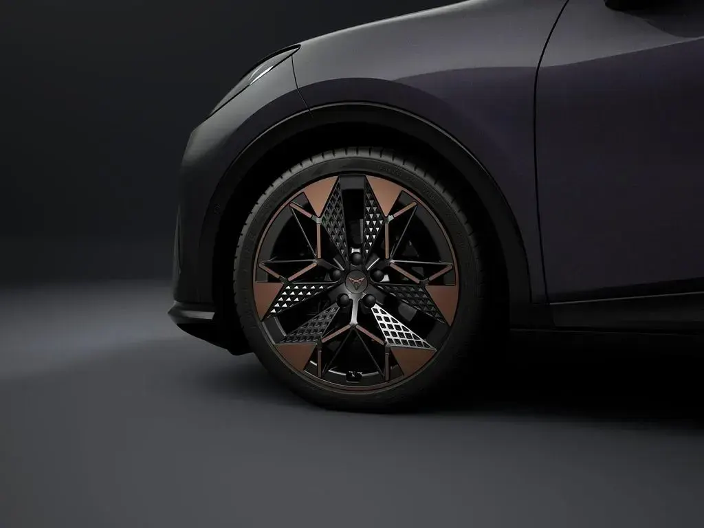 Neu Cupra Raval Endurance 155 kW (211 PS) 2026 Grau Limousine