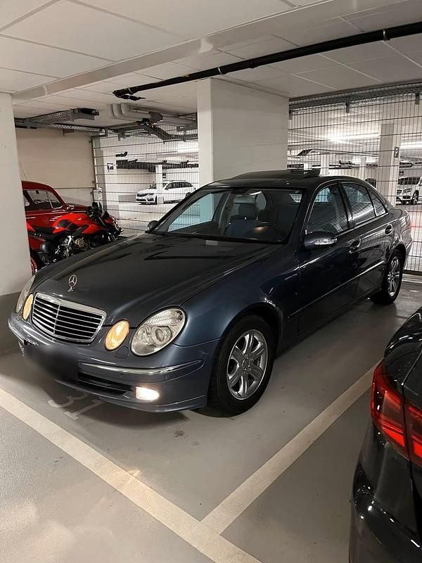 Second-hand Mercedes E320 224 CP (164 kW) 2003 Albastru Berlinǎ