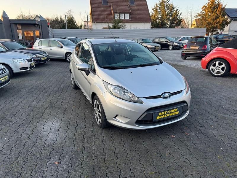 Gebraucht Ford Fiesta Ambiente 60 PS (44 kW) 2009 Silber Kleinwagen