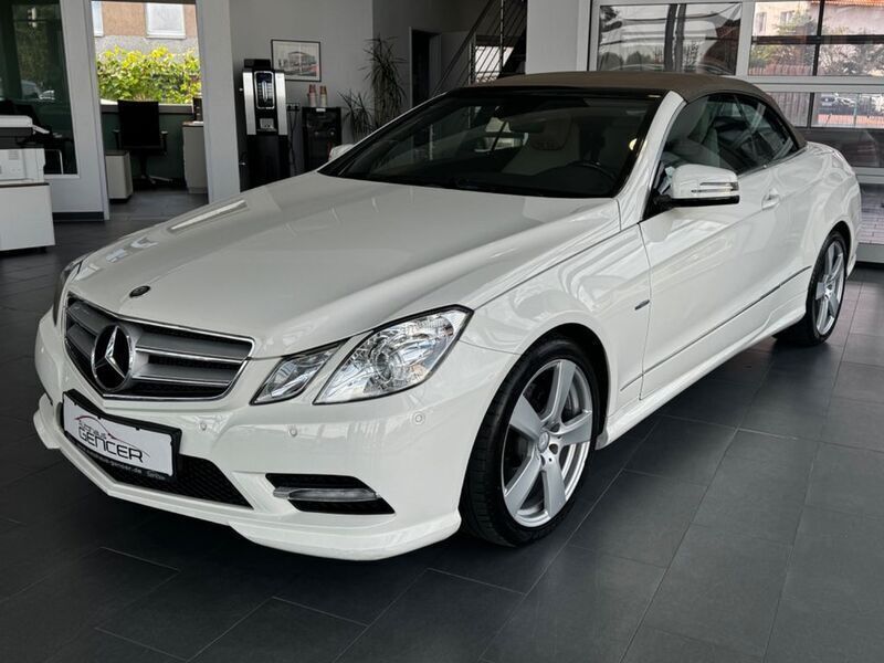 Weiß Gebraucht 2012 Mercedes E250 AMG Cabrio | 13.890 € (Teuer) - Bild 1/4