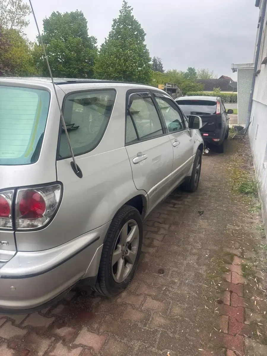 Gebraucht Lexus RX300 201 PS (147 kW) 2002 Silber SUV
