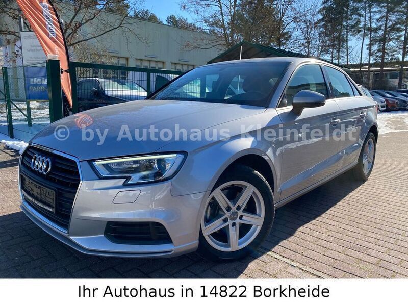 Silber Gebraucht 2019 Audi A3 Ambiente Limousine | 13.990 € (Superpreis) - Bild 1/4