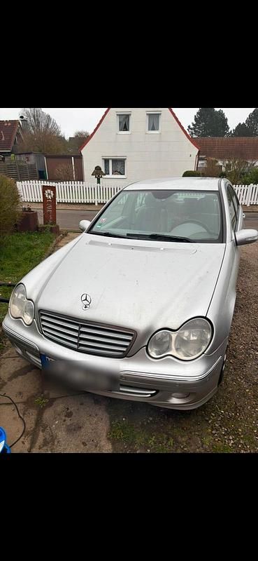 Silber Gebraucht 2004 Mercedes C200 Limousine | 2.500 € (Superpreis) - Bild 1/4