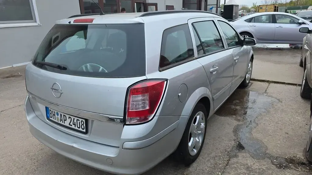 Gebraucht Opel Astra Edition 116 PS (85 kW) 2008 Silber Limousine