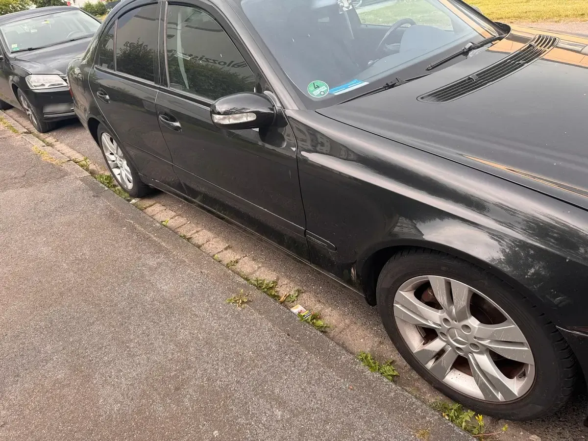 Gebraucht Mercedes E200 122 PS (89 kW) 2003 Schwarz Limousine