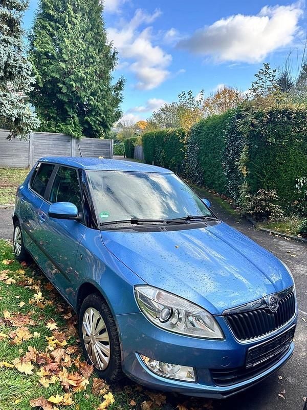 Blau Gebraucht 2013 Skoda Fabia Kleinwagen | 3.550 € (Guter Preis) - Bild 1/4