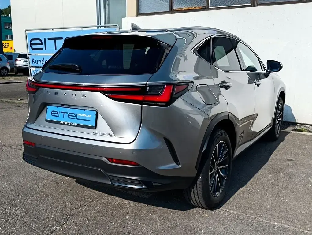 Gebraucht Lexus NX450h+ E-FOUR 309 PS (227 kW) 2022 Atomic silver (metallic) SUV