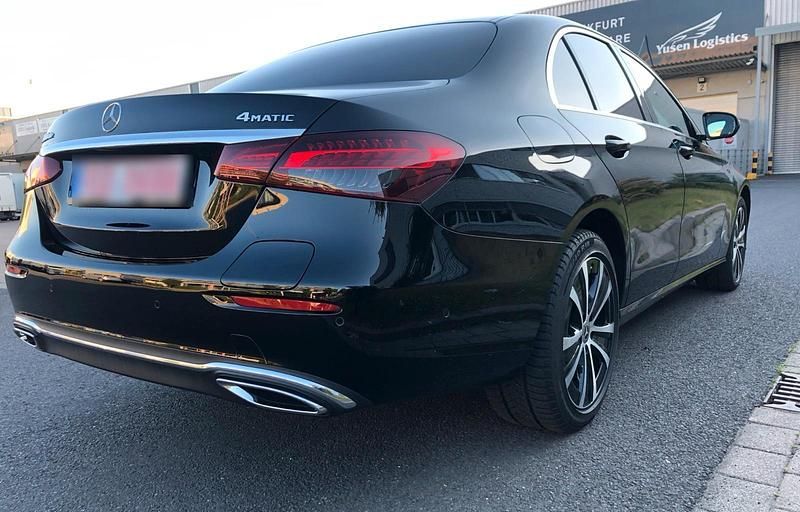 Schwarz Gebraucht 2022 Mercedes E300 Limousine | 42.500 € (Fairer Preis) - Bild 1/4