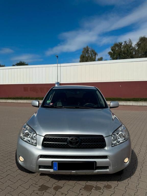 Silber Gebraucht 2007 Toyota RAV4 Executive SUV | 8.999 € (Fairer Preis) - Bild 1/4