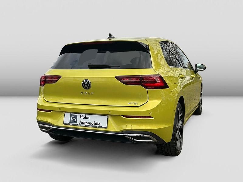 Gebraucht VW Golf VII Style 150 PS (110 kW) 2020 Limonengelb metallic Limousine