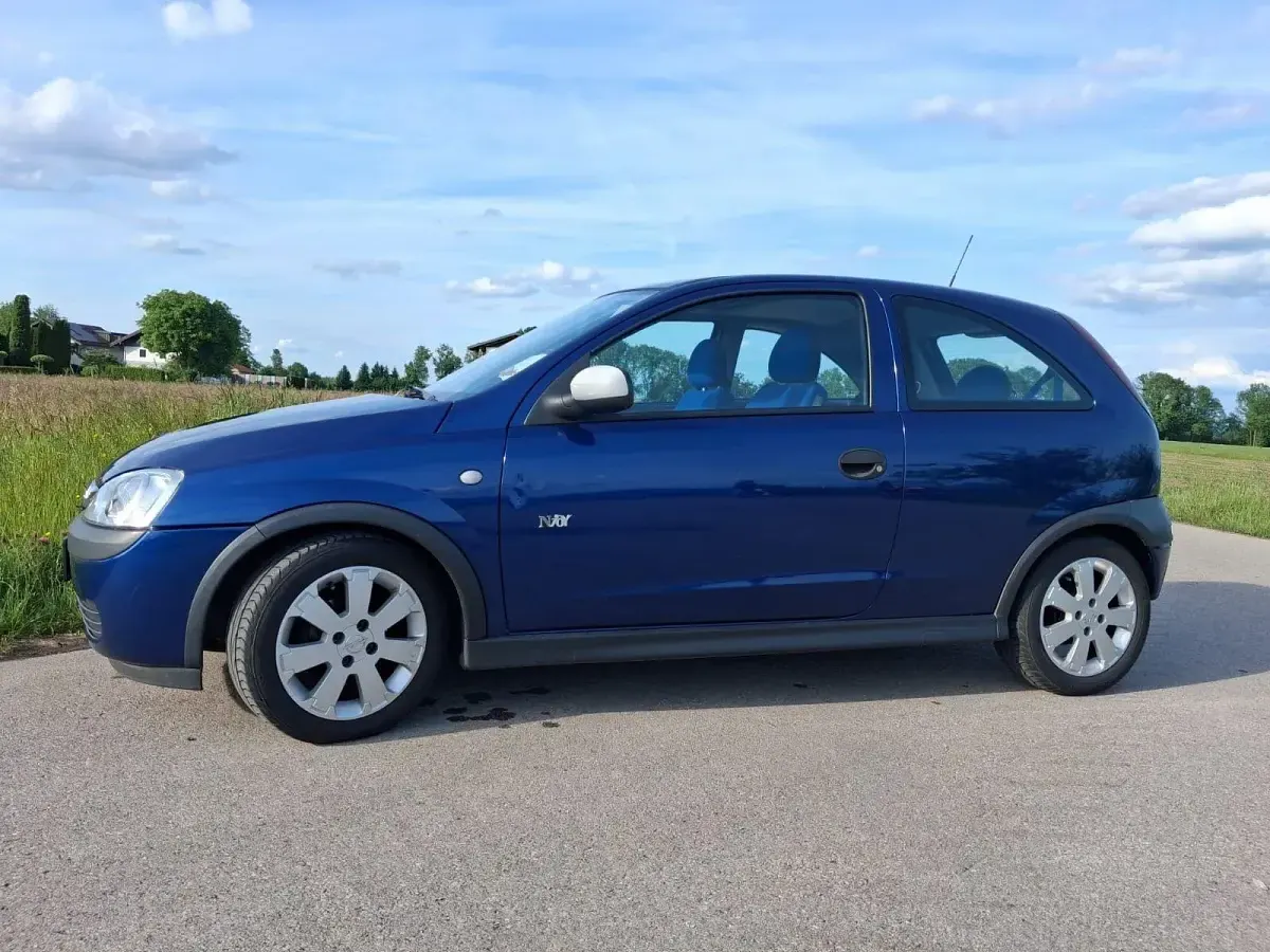 Używany Opel Corsa Njoy 75 KM (55 kW) 2003 Niebieski Hatchback