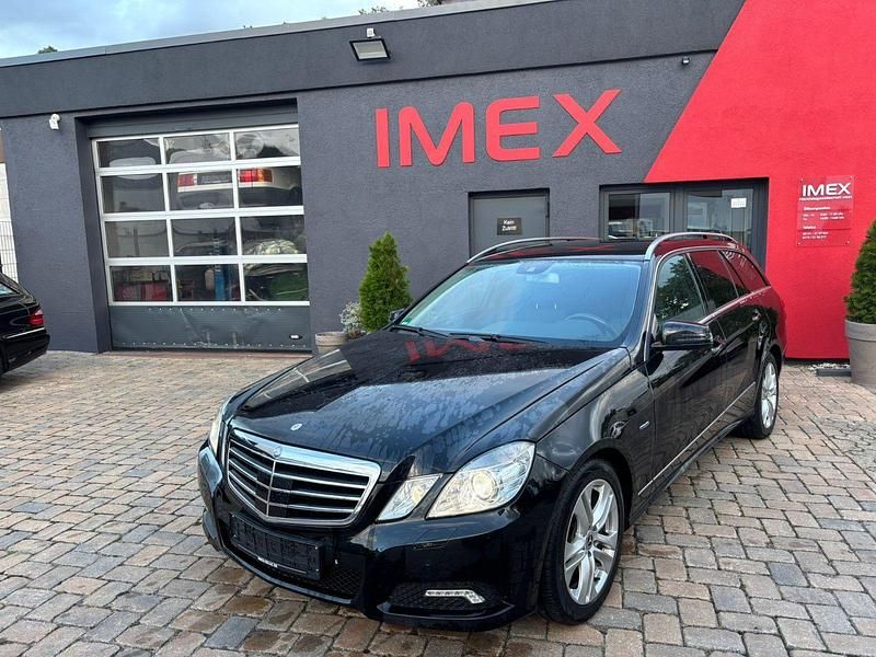 Schwarz Gebraucht 2010 Mercedes E250 Kombi | 8.990 € (Fairer Preis) - Bild 1/4