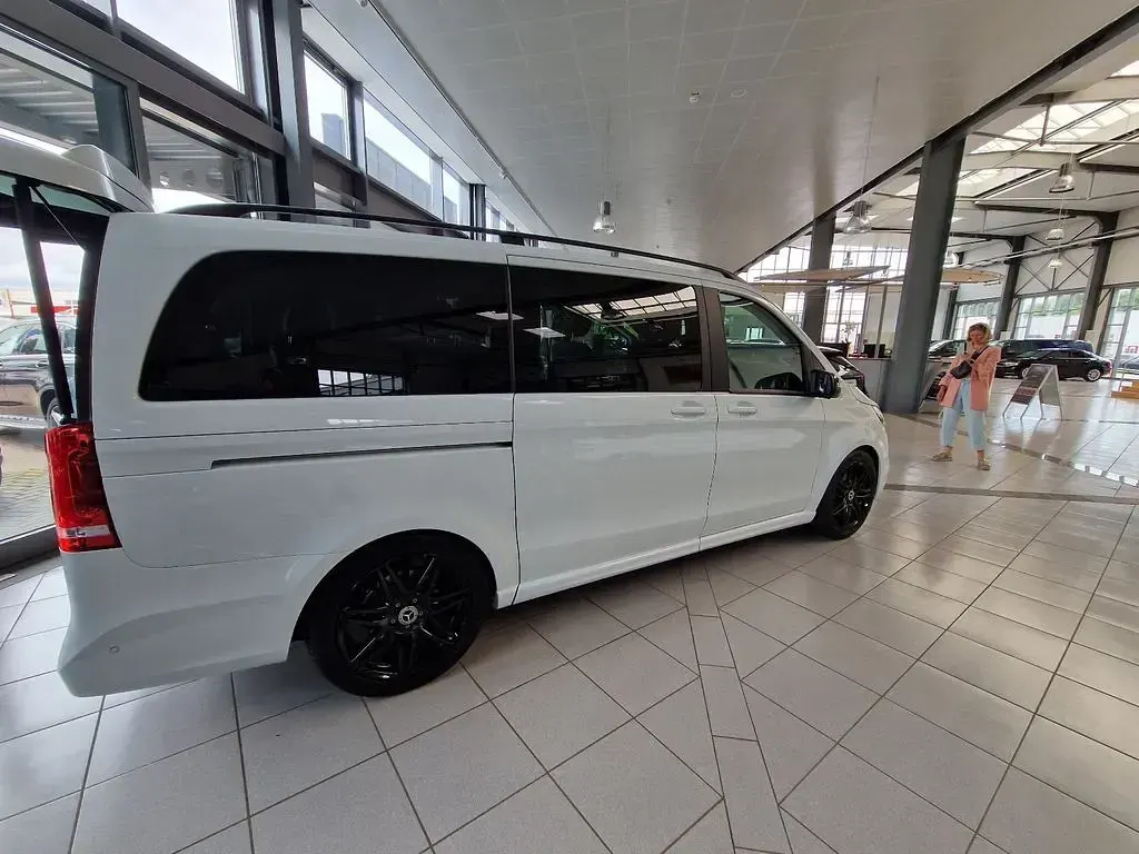 Gebraucht Mercedes V300 Avantgarde Edition 237 PS (174 kW) 2022 Weiß Van / Kleinbus