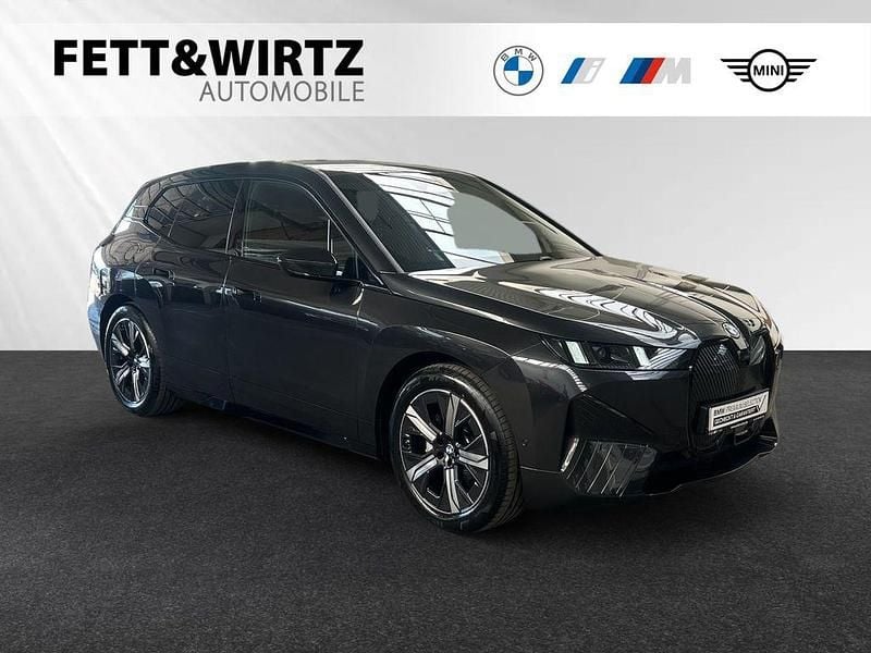 Gebraucht BMW iX 300 kW (408 PS) 2025 Sophistograu brillanteffekt metallic SUV