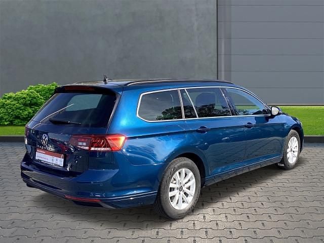 Gebraucht VW Passat Business 150 PS (110 kW) 2022 Blau Kombi