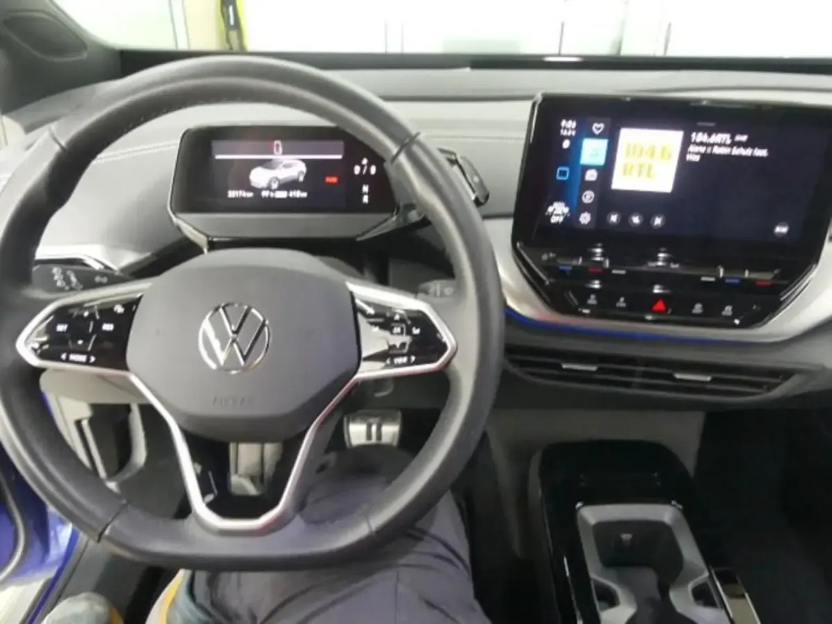 Gebraucht VW ID.4 Pro Performance 150 kW (204 PS) 2023 Blue dusk metallic/schwarz SUV