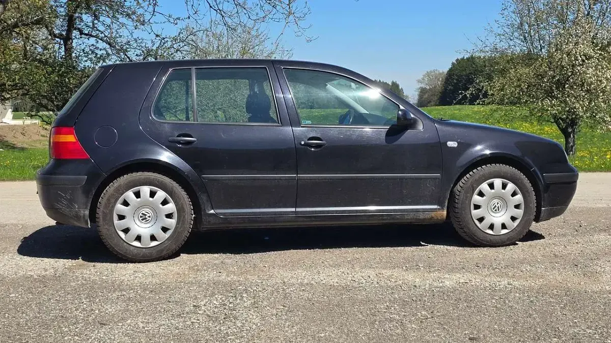 Usata VW Golf IV 75 CV (55 kW) 2000 Blu Berlina