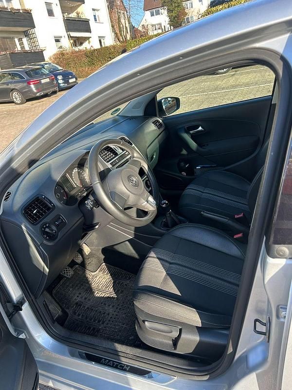 Second-hand VW Polo Black Edition 75 CP (55 kW) 2012 Argintiu Hatchback