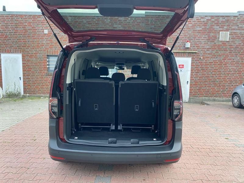 Rot Gebraucht 2024 VW Caddy R Van / Kleinbus | 35.700 € (Teuer) - Bild 1/4