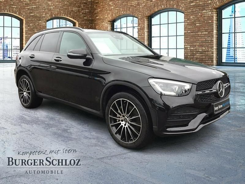 Gebraucht Mercedes GLC300e Night 306 PS (225 kW) 2021 Metalliclack obsidianschwarz SUV