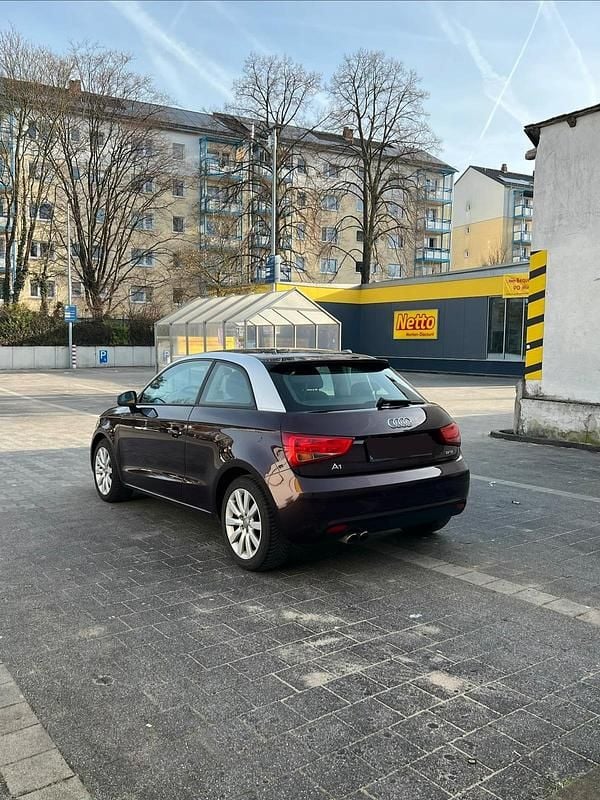 Rot Gebraucht 2012 Audi A1 Limousine | 6.800 € (Fairer Preis) - Bild 1/4