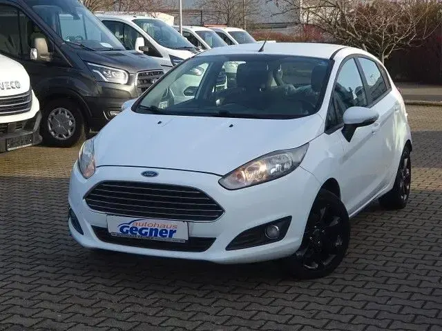 Gebraucht Ford Fiesta Cool & Sound Edition 80 PS (58 kW) 2014 Weiß Kleinwagen